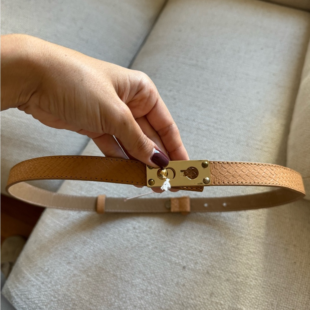 Light brown/tan slim belt